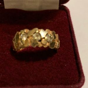 10k gold nugget design band with 3 diamonds, 33 pts per karate.